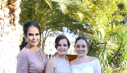  Marily de Tobías, Leticia Pérez y María del Carmen Cordero.