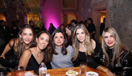 Susi de la Fuente, Paulina Quijano, Paola Félix, Imelda Martínez y Mariana Berrones.