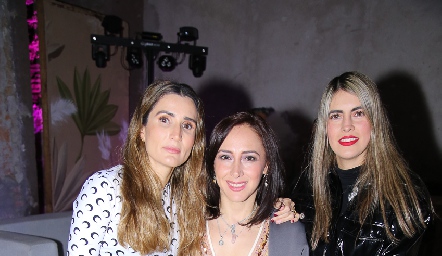  Lourdes Orozco, Sandra Aldrete y Mariana Berrones.