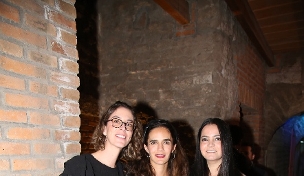  Patsy Dávila, Mariana Vivanco y Mariana Meade.
