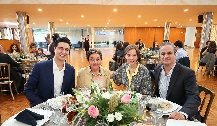  Nicolás Noyola, Mercedes Robles, Sofía Benavente y Alfredo Noyola.