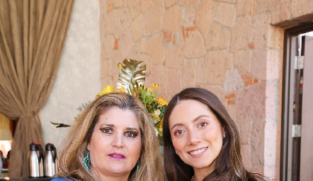  Silvia Foyo y Nayelli Maya.