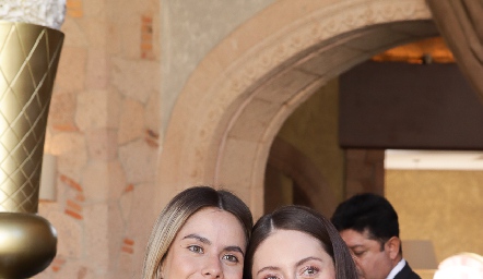  Joselyn Córdova y Nayelli Maya.