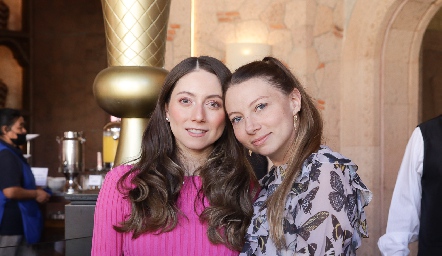  Nayelli Maya  y Gabriela López.