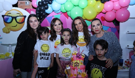  Camila Garza, Alejandra Díaz de León, Daniela Díaz de León, Yuya Garza, Franco Conde, Ale Conde y Juan Carlos Conde.