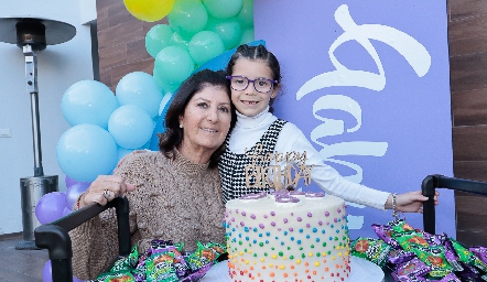  Marus Hernández con su nieta Gaby Molina.