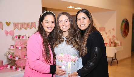  Alynn Ruiz, Nayelli Maya y Adriana Estrada.