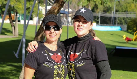  Isabela Morales y Marcela Alcalde.