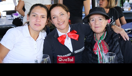  Maricela Pérez, Lilian Muñoz y María Eugenia Meade.