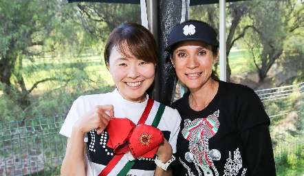  Tomoko Fujikawa y Fari Elizalde.