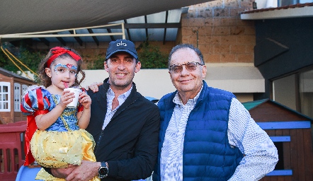 Andrea Martínez con su papá Edgardo Martínez y su abuelo Alfonso Martínez