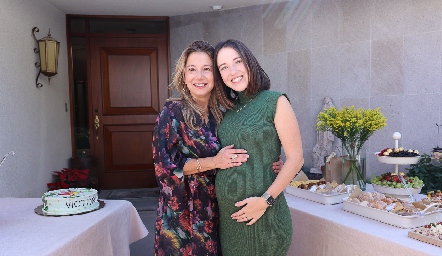  Yolanda Puga con su hija Yolanda Navarro.