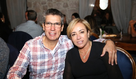  Mauricio Alcalde y Karina Ramos.