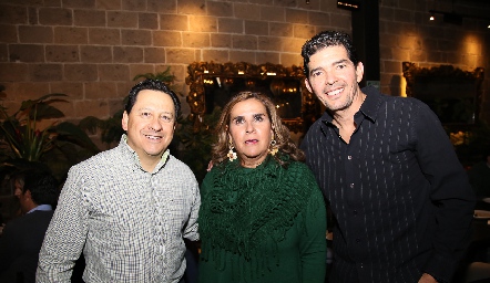  Javier, Graciela y Manolo.