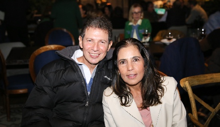  Luis Navarro y Gabriela Chevaile.