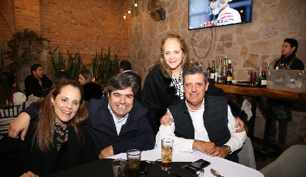  Patricia Fernández, Paco Leos, María de Jesús Veliz y Carlos Malo.