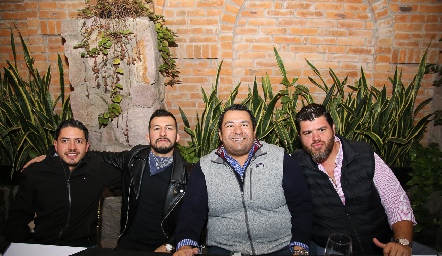  Roberto Torres, Jerry Torres, Alejandro Torres y Javier Arriaga.