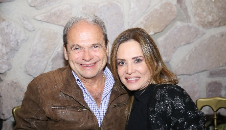  Paulino Cavazos y Brenda Medina.
