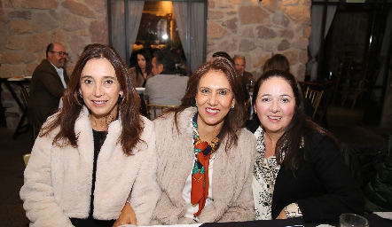  Beatriz Sánchez, Meche Castro y Claudia Álvarez.