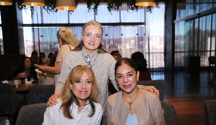  María Elena Ramírez, Araceli Foyo y Verónica García.