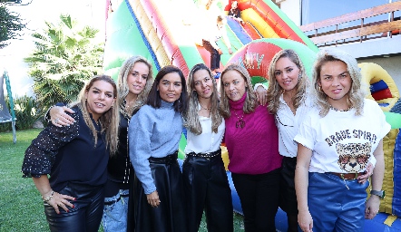  Primas Torres, Maribel, Mónica, Lorena, Marcela, Mariana, María y Monse.