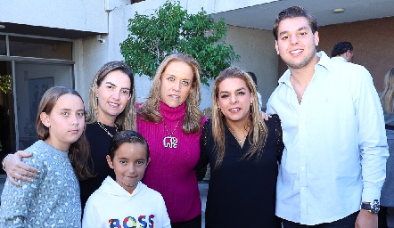  Paula y Patricio Torres, Maripepa Muriel, Mariana Torres, Maribel Torres y Moy Payán.