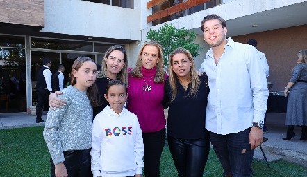  Paula y Patricio Torres, Maripepa Muriel, Mariana Torres, Maribel Torres y Moy Payán.