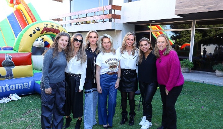  Primas Torres, Sofía, Marcela, Mónica, Monse, María, Maribel y Mariana.