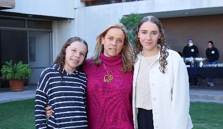  Daniela Torre, Mariana Torres y Sofía Torre.