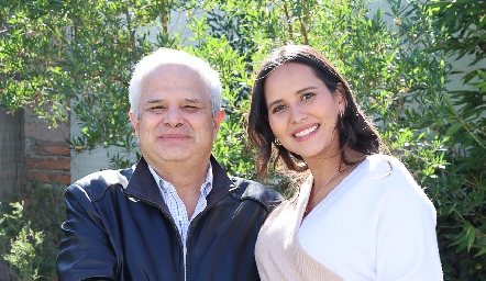  Héctor Dávila y su hija Cristina Dávila.
