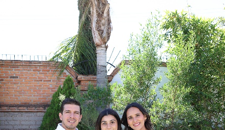  Juan Alfonso Duarte, Sofía Villalobos y Cristina Dávila.