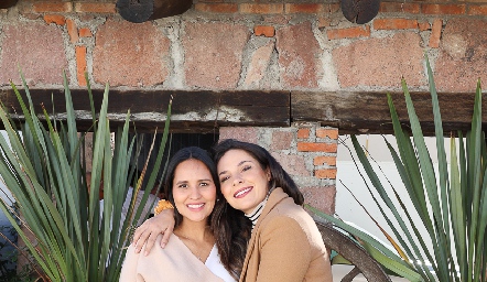  Cristina Dávila y Malena Ramos.