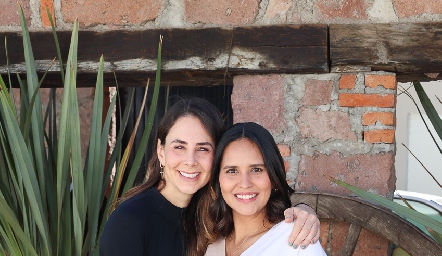  Cristi Hernández y Cristina Dávila.