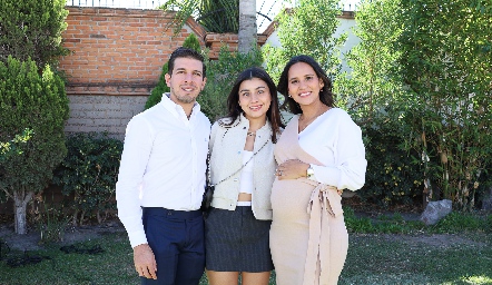  Juan Alfonso Duarte, Sofía Villalobos y Cristina Villalobos.
