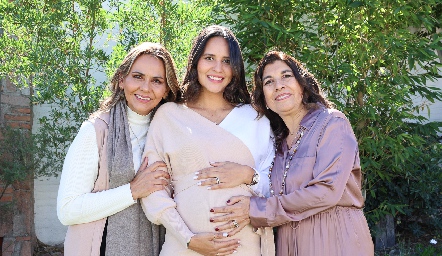  Toyita Villalobos, Cristina Dávila y Lourdes Bocard.