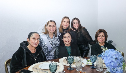  Margot Uría, Maribel Posadas, Karla Torres, Alma Rosa, Carolina Medina y Graciela Manzano.