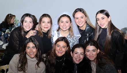  Karla Torres, Maribel Posadas, Margot Uría, María Uría, Karina Mitre, Katia Díaz de León, Marcela Flores, Pamela Herrera y Pilar Villanueva.