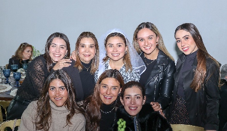  Karla Torres, Maribel Posadas, Margot Uría, María Uría, Karina Mitre, Katia Díaz de León, Marcela Flores, Pamela Herrera y Pilar Villanueva.