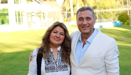 .Renata Flores y Felipe Robledo