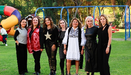 .Olga Pérez, Maricarmen Diep, Susana de Leos, Beatríz Uría, Renata Flores, Mónica Aguiñaga, Paty Ponce.
