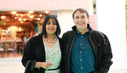 .Gaby Dauajare de Cabral y Héctor Cabral.