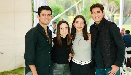 .Felipe Robledo, Elena Ricavar, María José Cantú y José María Robledo.