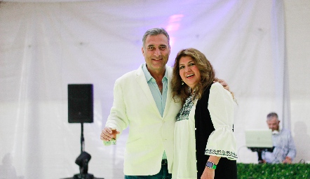 . Felipe Robledo y Renata Flores