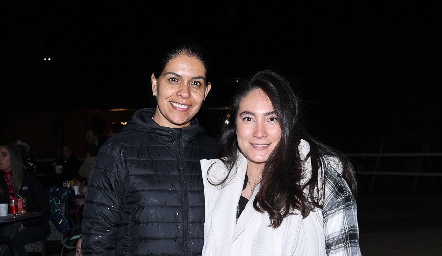  Miriam azanza y Adriana Rojo.