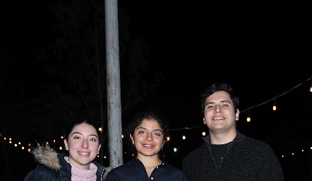  Chantal, Camila y Jesus.