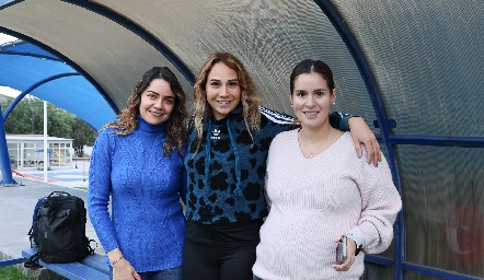  Estefanía Saldivar, Evelin Arredondo y Valeria Flores.