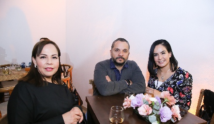  Emi Narváez, Moisés Ibarra y Patricia Colunga.