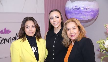  Leticia, Paola Echavarría y Chayo.