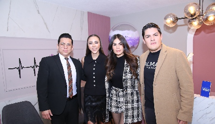  Iván, Paola Echavarría, Igrid y Mario.