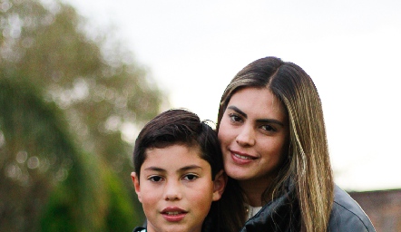  Bárbara Berrones con su hijo Fernando Rojo.